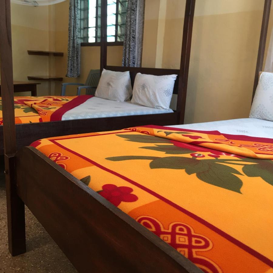 Diani Travellers Guest House Укунда Екстериор снимка