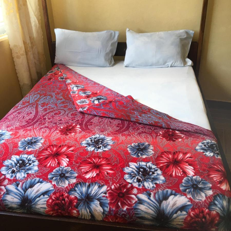 Diani Travellers Guest House Укунда Екстериор снимка