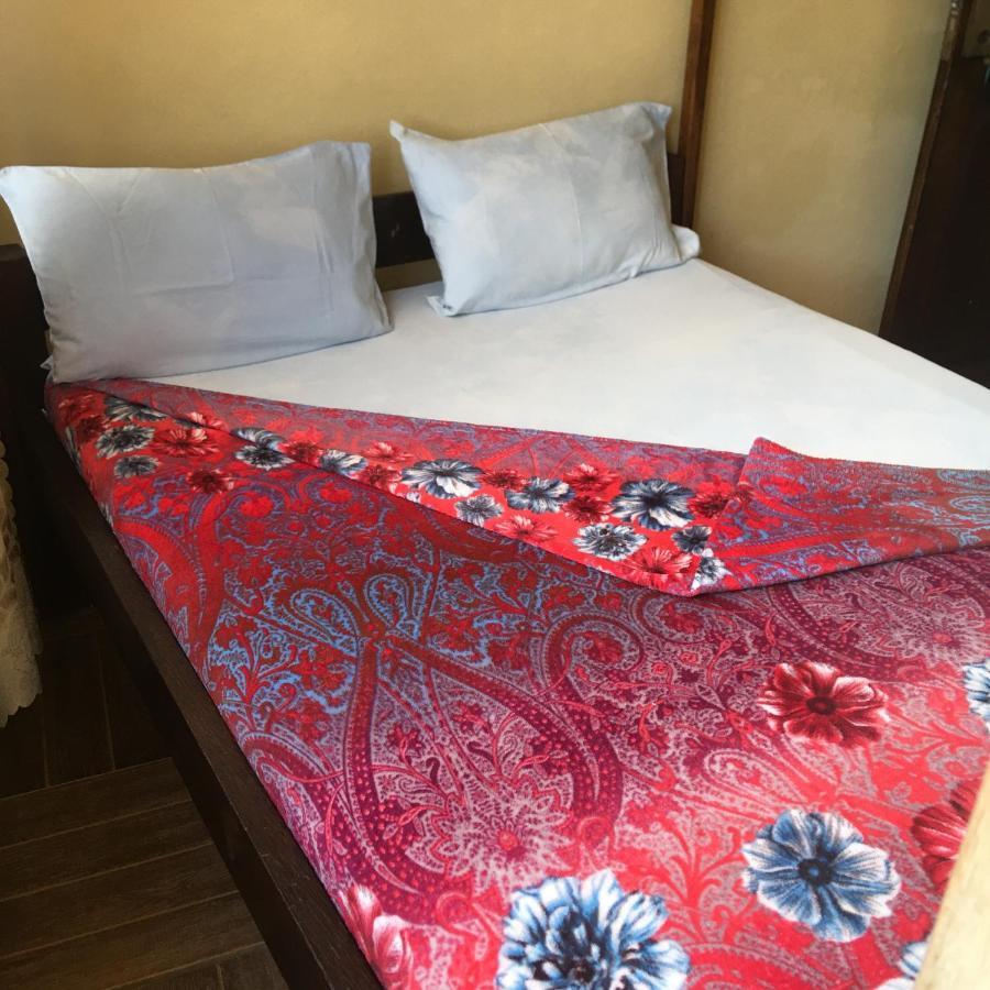 Diani Travellers Guest House Укунда Екстериор снимка